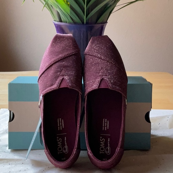 🪸TOMS BURGUNDY GLIMMER SHOES 🪸 - Picture 2 of 16